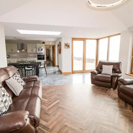 House Crohy Head دونغلو