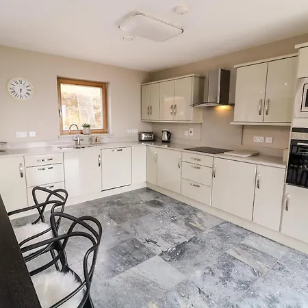 بيت للعطل House Crohy Head