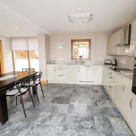 بيت للعطل House Crohy Head *