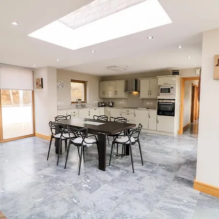 House Crohy Head دونغلو