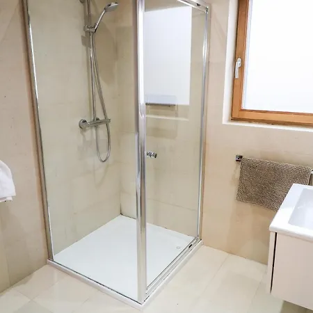 بيت للعطل House Crohy Head *