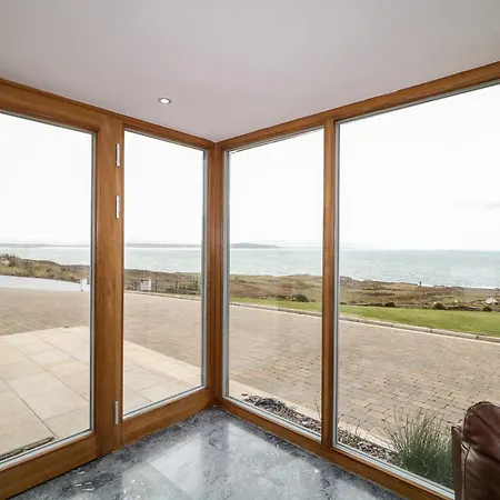 بيت للعطل House Crohy Head