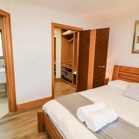 House Crohy Head دونغلو